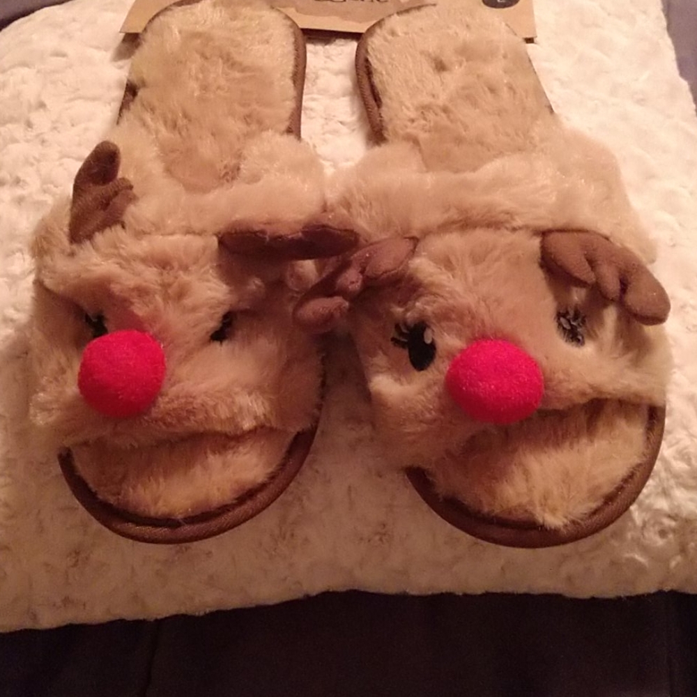 ⛄❄️❄️Faux Fur Rudolph slippers!! 1 pair left!!❄️❄️⛄